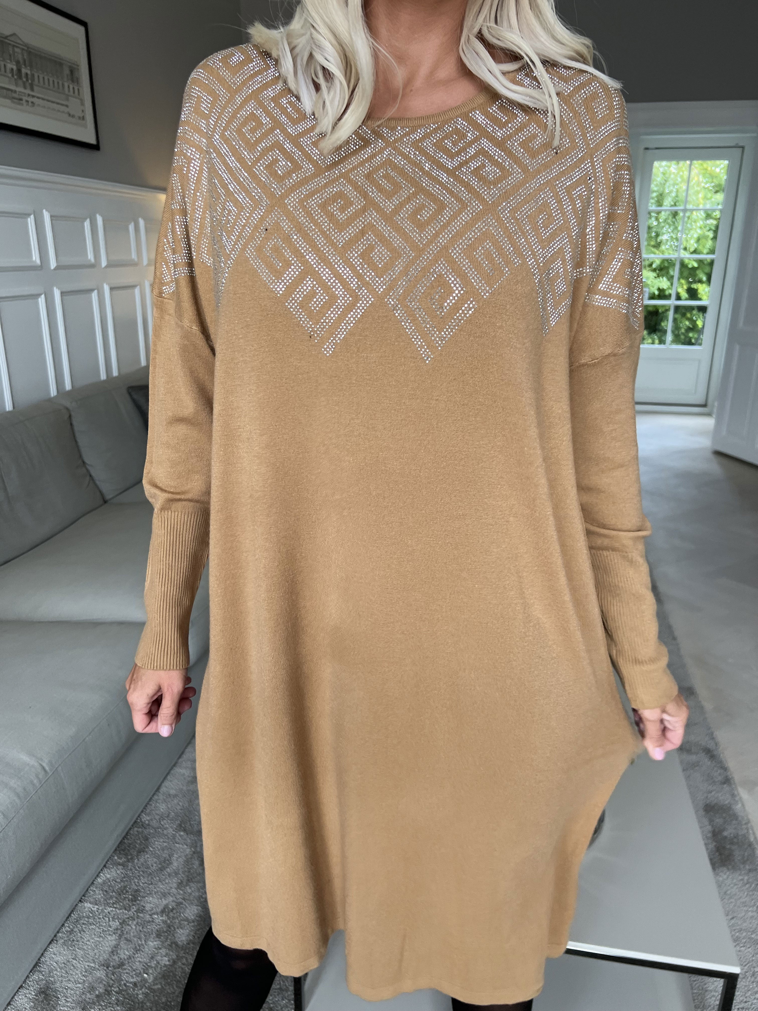 Luna - Blød strikkjole med similisten